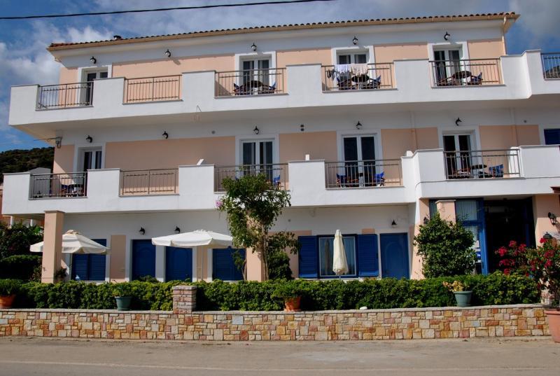 Kalypso Hotel Poros  Buitenkant foto