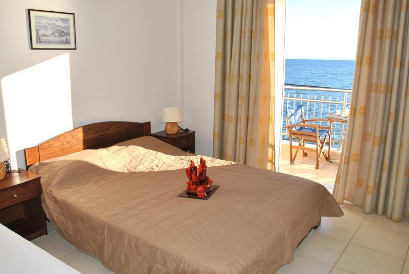 Kalypso Hotel Poros  Buitenkant foto